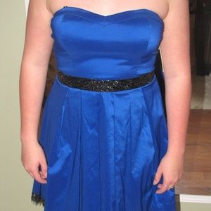 Guess size 4 Royal Cocktail NWT